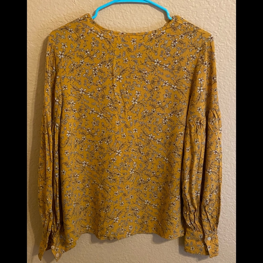 H&M floral blouse - Picture 2 of 5